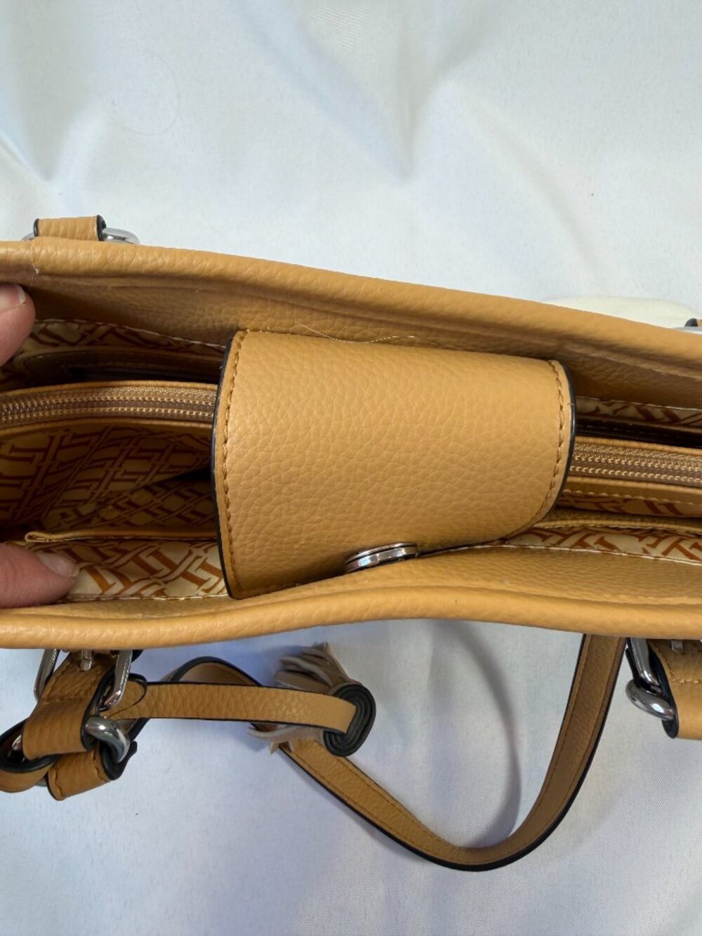Tignanello Genuine Leather French Shopper Tote W/ Tassle, Colorblock, Like New! - Picture 16 of 16